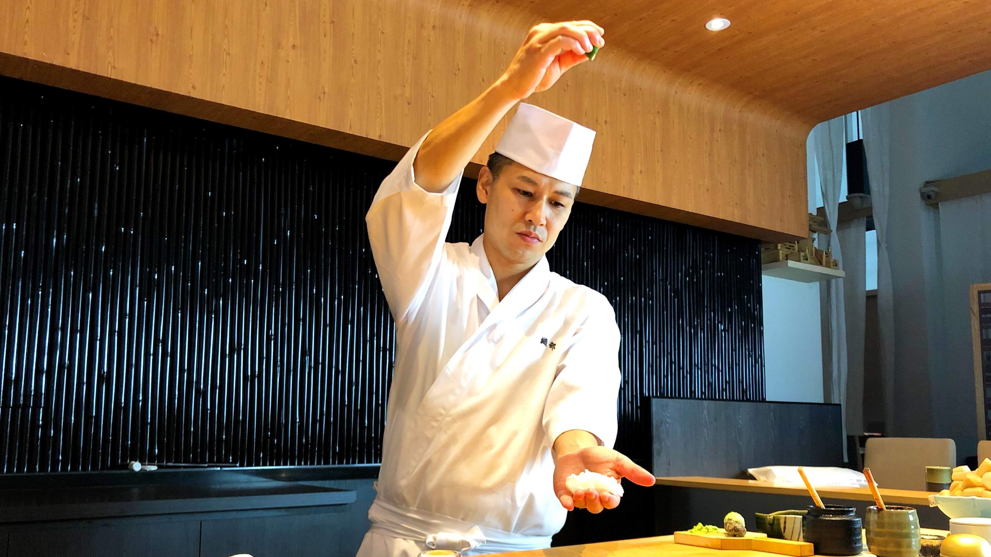 Đầu bếp sushi “có giá” ở nước ngoài, thu nhập gấp nhiều lần tại Nhật dau-bep-sushi